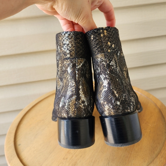 Vionic Kamryn snake print booties size 8.5 - Picture 8 of 13